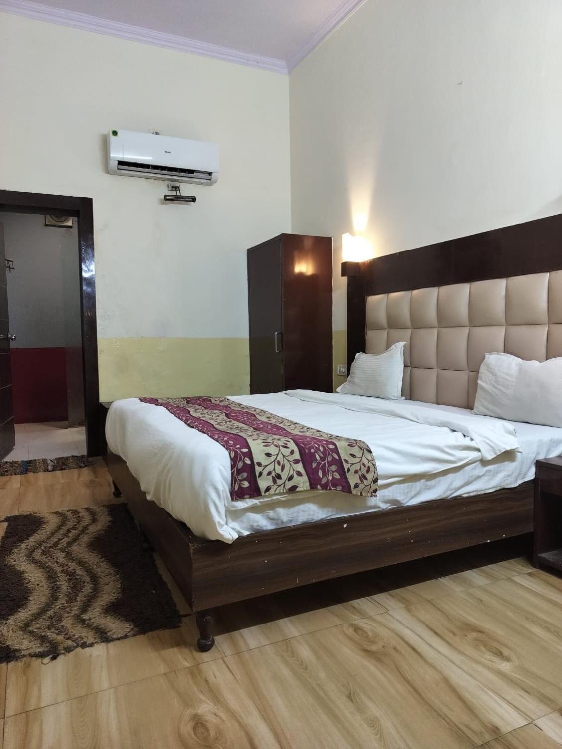 Hotel Whitehouse Ac Family Room Agra  Εξωτερικό φωτογραφία